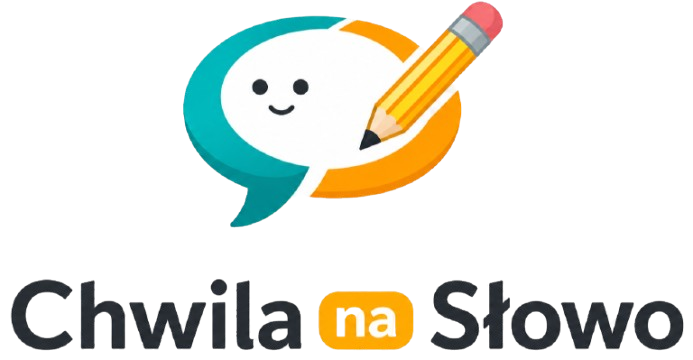 Logo Chwila na Słowo z kreskówkowym uśmiechniętym emblematem i ołówkiem.